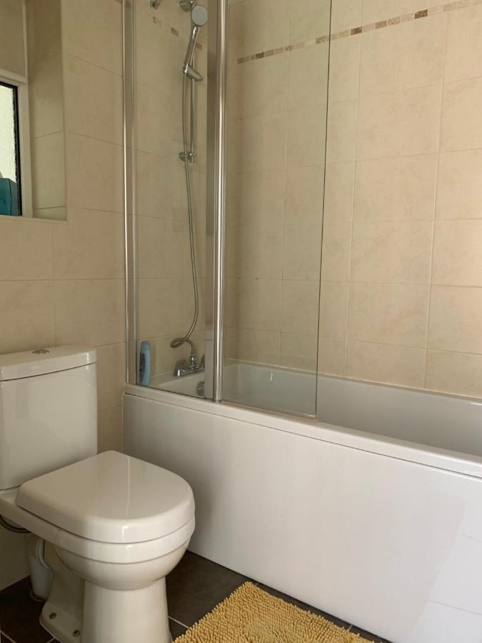 Private Room & Lounge In Town Centre With Parking Стретфорд-на-Ейвоні Екстер'єр фото